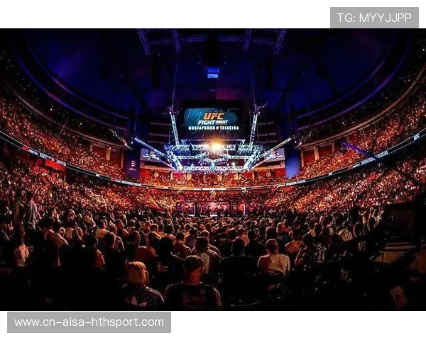 UFC冠军胜利后的“激情瞬间”引发关注:跳笼庆祝事件背后的真相与争议 UFC冠军胜利后的“激情瞬间”引发关注:跳笼庆祝事件背后的真相与争议