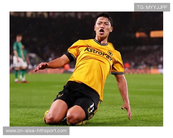 狼队演练长传冲击，黄喜灿起脚速度惊人