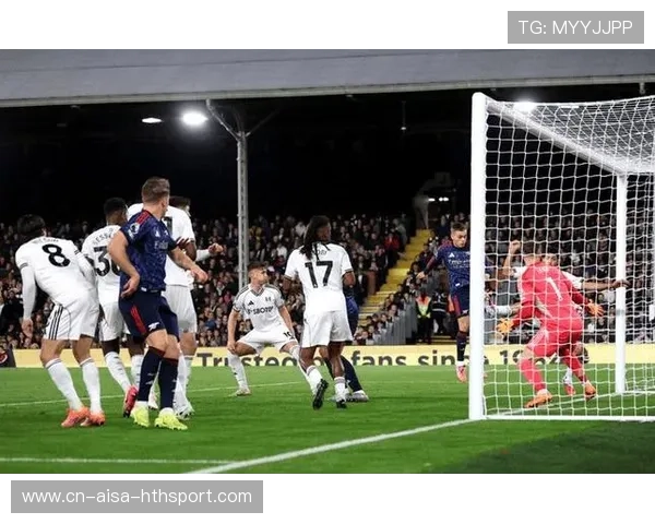 角球混战后点补射形成致命一击：足球场上的决定性瞬间